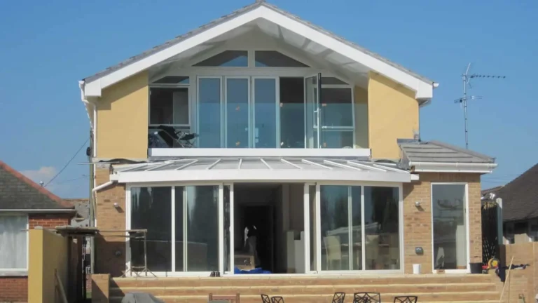 curved-glass-sunroom