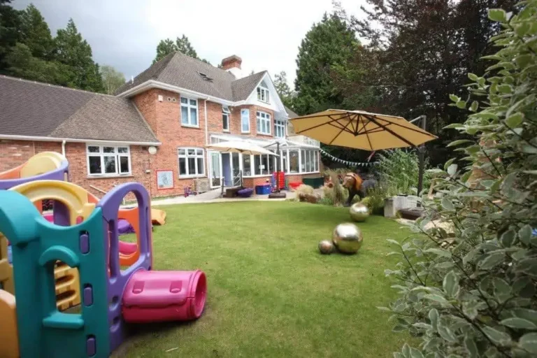 julias-house-garden